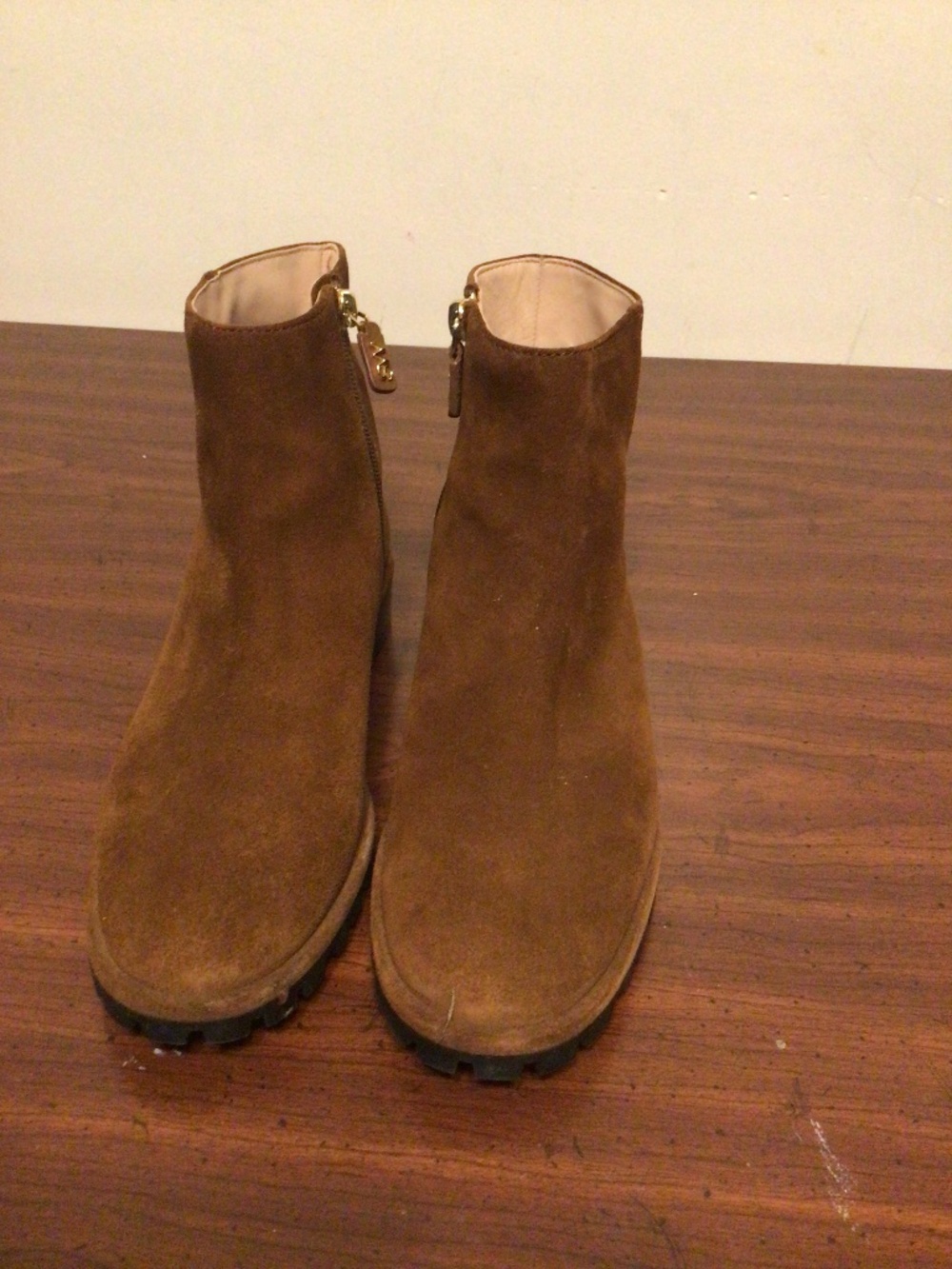 Stuart Weitzman suede ankle boots versatile ,office , travel ,feminine SZ 6.5